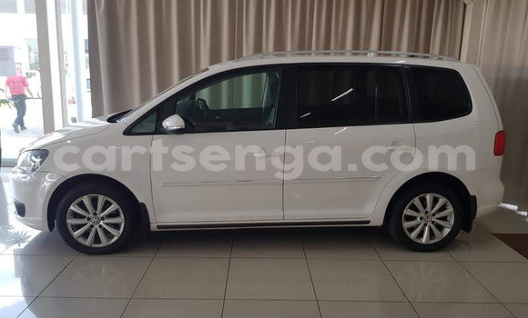 Buy Used Volkswagen Touran White Car in Mbabane in Manzini Buy Used Volkswagen Touran White Car in Mbabane in Manzini