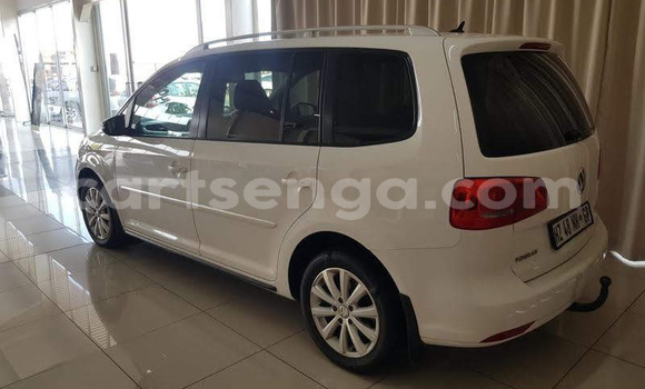 Buy Used Volkswagen Touran White Car in Mbabane in Manzini Buy Used Volkswagen Touran White Car in Mbabane in Manzini