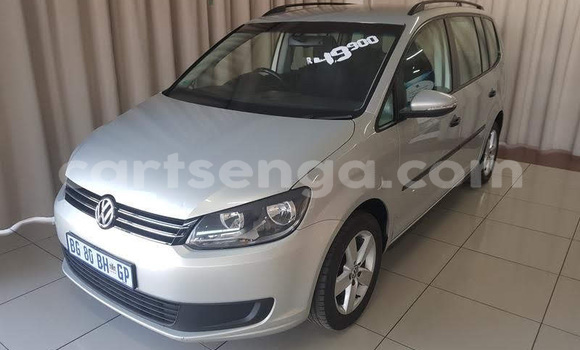 Buy Used Volkswagen Touran Red Car in Mbabane in Manzini Buy Used Volkswagen Touran Red Car in Mbabane in Manzini