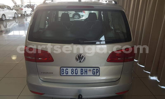 Buy Used Volkswagen Touran Red Car in Mbabane in Manzini Buy Used Volkswagen Touran Red Car in Mbabane in Manzini