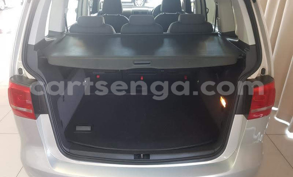 Buy Used Volkswagen Touran Red Car in Mbabane in Manzini Buy Used Volkswagen Touran Red Car in Mbabane in Manzini