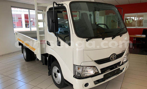 Nunua Ilio tumika Toyota Dyna White Gari ndani ya Mbabane nchini Manzini Nunua Ilio tumika Toyota Dyna White Gari ndani ya Mbabane nchini Manzini