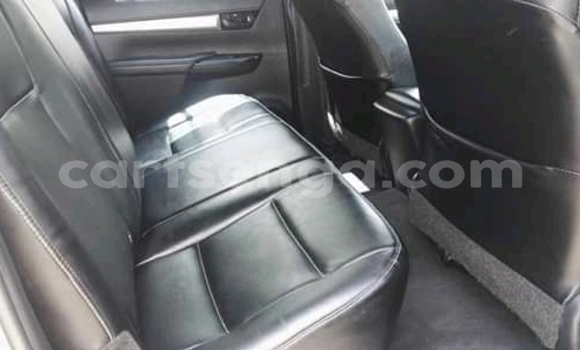 Buy Used Toyota Hilux Silver Car in Ezulwini in Hhohho Buy Used Toyota Hilux Silver Car in Ezulwini in Hhohho
