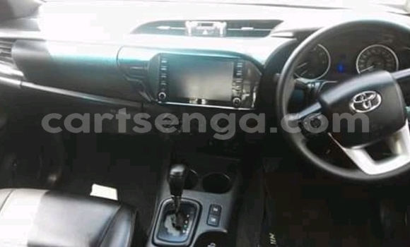 Buy Used Toyota Hilux Silver Car in Ezulwini in Hhohho Buy Used Toyota Hilux Silver Car in Ezulwini in Hhohho