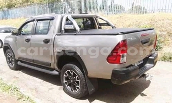 Buy Used Toyota Hilux Silver Car in Ezulwini in Hhohho Buy Used Toyota Hilux Silver Car in Ezulwini in Hhohho