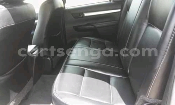 Buy Used Toyota Hilux Silver Car in Ezulwini in Hhohho Buy Used Toyota Hilux Silver Car in Ezulwini in Hhohho