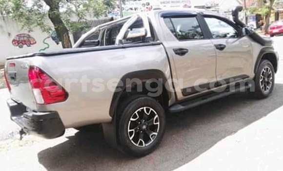 Buy Used Toyota Hilux Silver Car in Ezulwini in Hhohho Buy Used Toyota Hilux Silver Car in Ezulwini in Hhohho