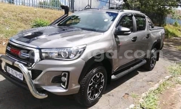 Buy Used Toyota Hilux Silver Car in Ezulwini in Hhohho Buy Used Toyota Hilux Silver Car in Ezulwini in Hhohho