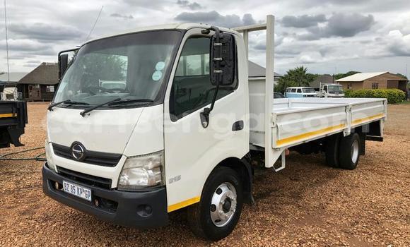 Buy Used Hino 300 Series White Truck in Hlatikulu in Shiselweni District Buy Used Hino 300 Series White Truck in Hlatikulu in Shiselweni District