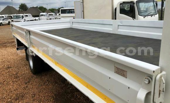 Nunua Ilio tumika Hino 300 Series White Lori ndani ya Hlatikulu nchini Wilaya ya Shiselweni Nunua Ilio tumika Hino 300 Series White Lori ndani ya Hlatikulu nchini Wilaya ya Shiselweni