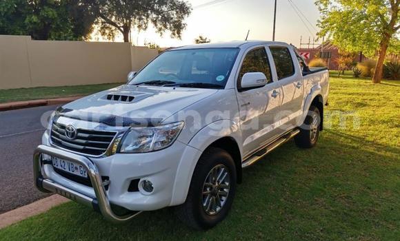 Buy Used Toyota Hilux White Car in Ezulwini in Hhohho Buy Used Toyota Hilux White Car in Ezulwini in Hhohho