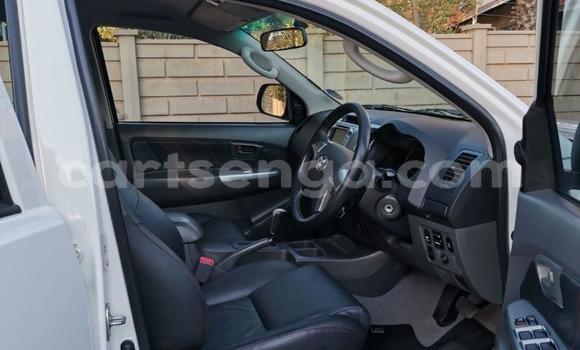 Buy Used Toyota Hilux White Car in Ezulwini in Hhohho Buy Used Toyota Hilux White Car in Ezulwini in Hhohho