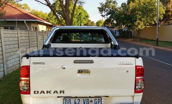 Buy Used Toyota Hilux White Car in Ezulwini in Hhohho Buy Used Toyota Hilux White Car in Ezulwini in Hhohho