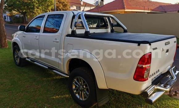 Buy Used Toyota Hilux White Car in Ezulwini in Hhohho Buy Used Toyota Hilux White Car in Ezulwini in Hhohho