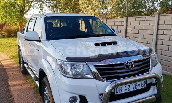 Buy Used Toyota Hilux White Car in Ezulwini in Hhohho Buy Used Toyota Hilux White Car in Ezulwini in Hhohho