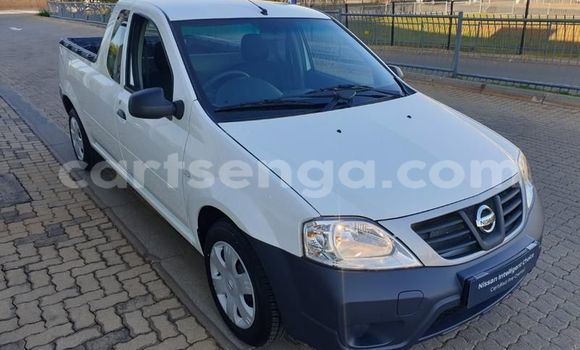 Nunua Ilio tumika Nissan NP 300 White Gari ndani ya Bulembu nchini Hhohho