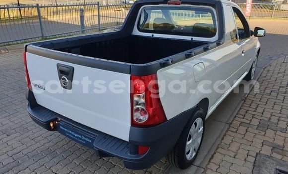 Nunua Ilio tumika Nissan NP 300 White Gari ndani ya Bulembu nchini Hhohho Nunua Ilio tumika Nissan NP 300 White Gari ndani ya Bulembu nchini Hhohho
