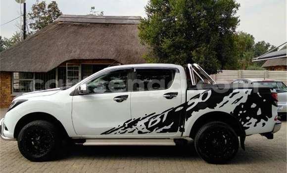Nunua Ilio tumika Mazda BT-50 White Gari ndani ya Ezulwini nchini Hhohho Nunua Ilio tumika Mazda BT-50 White Gari ndani ya Ezulwini nchini Hhohho