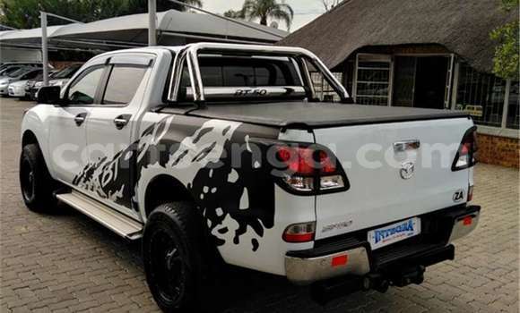 Nunua Ilio tumika Mazda BT-50 White Gari ndani ya Ezulwini nchini Hhohho Nunua Ilio tumika Mazda BT-50 White Gari ndani ya Ezulwini nchini Hhohho