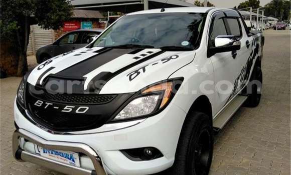 Nunua Ilio tumika Mazda BT-50 White Gari ndani ya Ezulwini nchini Hhohho Nunua Ilio tumika Mazda BT-50 White Gari ndani ya Ezulwini nchini Hhohho