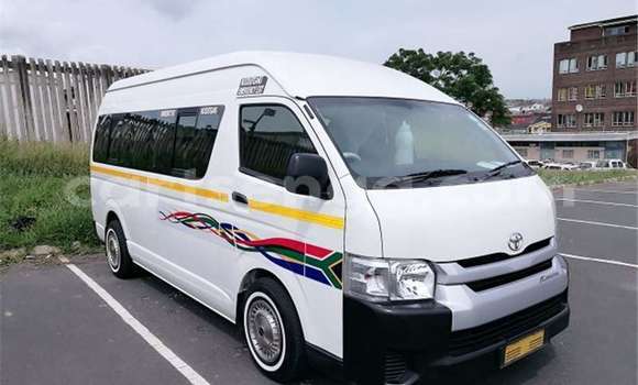 Nunua Ilio tumika Toyota Hiace White Gari ndani ya Bulembu nchini Hhohho