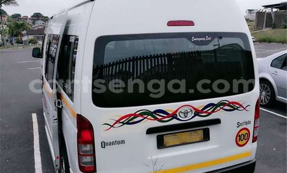 Nunua Ilio tumika Toyota Hiace White Gari ndani ya Bulembu nchini Hhohho Nunua Ilio tumika Toyota Hiace White Gari ndani ya Bulembu nchini Hhohho