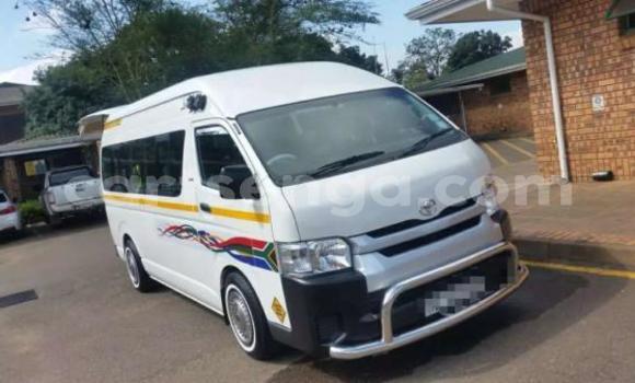 Nunua Ilio tumika Toyota Hiace White Gari ndani ya Bulembu nchini Hhohho