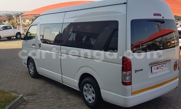 Nunua Ilio tumika Toyota Hiace White Gari ndani ya Big Bend nchini Wilaya ya Lubombo Nunua Ilio tumika Toyota Hiace White Gari ndani ya Big Bend nchini Wilaya ya Lubombo
