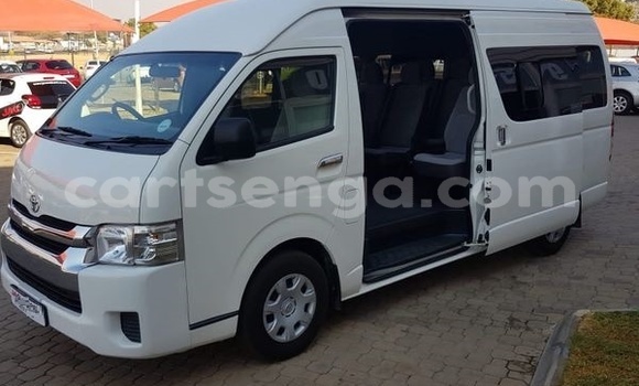 Nunua Ilio tumika Toyota Hiace White Gari ndani ya Big Bend nchini Wilaya ya Lubombo Nunua Ilio tumika Toyota Hiace White Gari ndani ya Big Bend nchini Wilaya ya Lubombo