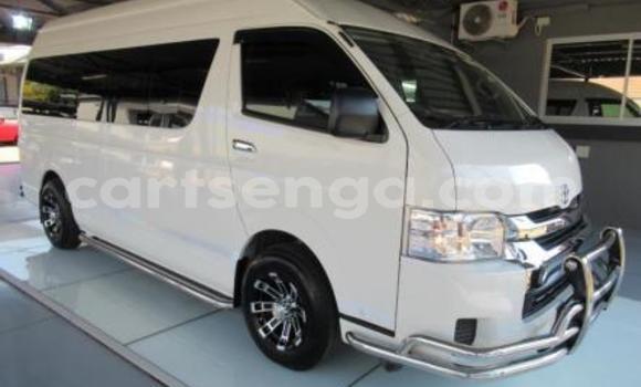 Nunua Ilio tumika Toyota Hiace White Gari ndani ya Bulembu nchini Hhohho