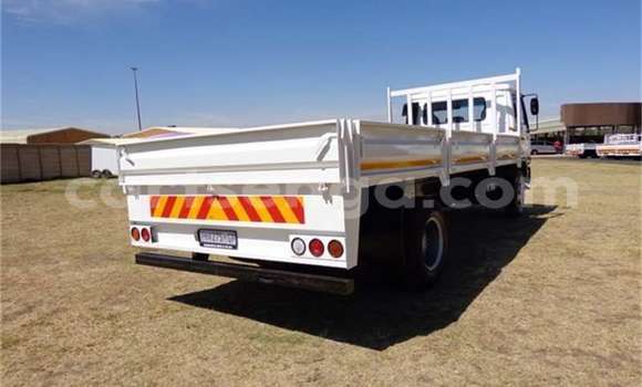 Acheter Occasion Utilitaire Nissan UD Blanc à Big Bend, Lubombo Acheter Occasion Utilitaire Nissan UD Blanc à Big Bend, Lubombo