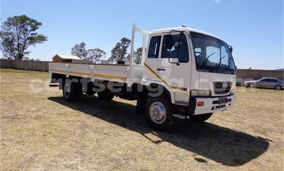Acheter Occasion Utilitaire Nissan UD Blanc à Big Bend, Lubombo Acheter Occasion Utilitaire Nissan UD Blanc à Big Bend, Lubombo