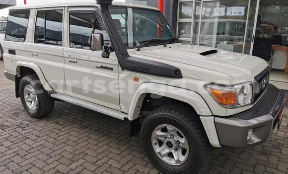 Nunua Ilio tumika Toyota Land Cruiser White Gari ndani ya Big Bend nchini Wilaya ya Lubombo
