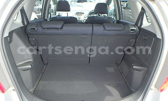 Nunua Ilio tumika Honda FIT White Gari ndani ya Big Bend nchini Lubombo Nunua Ilio tumika Honda FIT White Gari ndani ya Big Bend nchini Lubombo