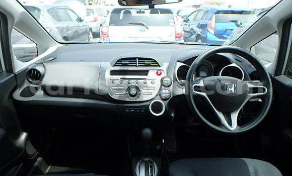 Nunua Ilio tumika Honda FIT White Gari ndani ya Big Bend nchini Lubombo Nunua Ilio tumika Honda FIT White Gari ndani ya Big Bend nchini Lubombo