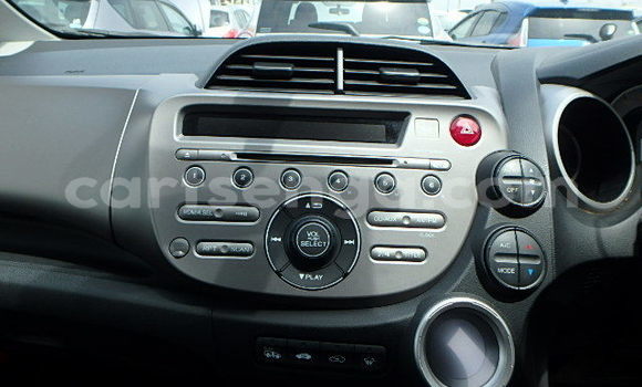 Nunua Ilio tumika Honda FIT White Gari ndani ya Big Bend nchini Lubombo Nunua Ilio tumika Honda FIT White Gari ndani ya Big Bend nchini Lubombo