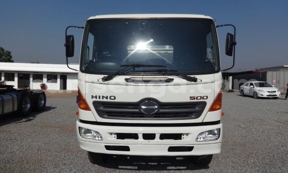 Buy Used Hino 300 Series White Truck in Hlatikulu in Shiselweni District Buy Used Hino 300 Series White Truck in Hlatikulu in Shiselweni District