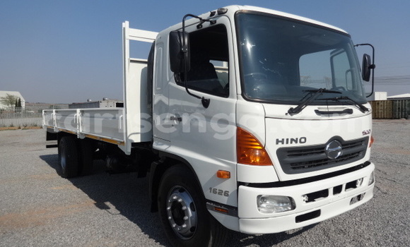 Acheter Occasion Utilitaire Hino 300 Series Blanc à Hlatikulu, Shiselweni District Acheter Occasion Utilitaire Hino 300 Series Blanc à Hlatikulu, Shiselweni District