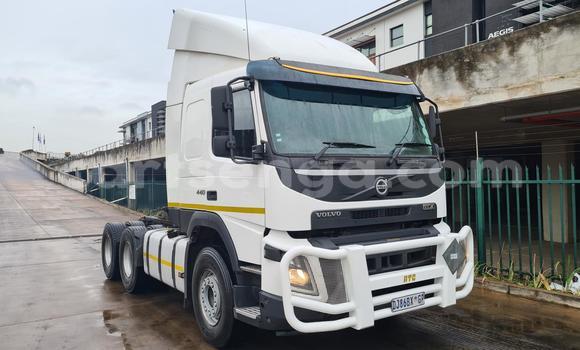 Acheter Occasion Utilitaire Volvo F4 Blanc à Hlatikulu, Shiselweni District Acheter Occasion Utilitaire Volvo F4 Blanc à Hlatikulu, Shiselweni District
