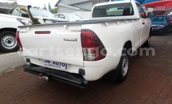 Buy Used Toyota Hilux White Car in Ngwenya in Hhohho Buy Used Toyota Hilux White Car in Ngwenya in Hhohho