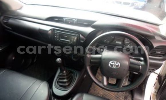 Buy Used Toyota Hilux White Car in Ngwenya in Hhohho Buy Used Toyota Hilux White Car in Ngwenya in Hhohho