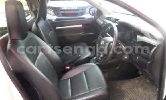 Buy Used Toyota Hilux White Car in Ngwenya in Hhohho Buy Used Toyota Hilux White Car in Ngwenya in Hhohho