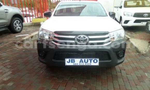 Buy Used Toyota Hilux White Car in Ngwenya in Hhohho Buy Used Toyota Hilux White Car in Ngwenya in Hhohho