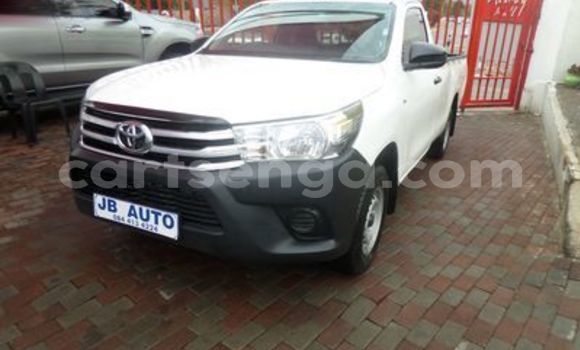 Buy Used Toyota Hilux White Car in Ngwenya in Hhohho Buy Used Toyota Hilux White Car in Ngwenya in Hhohho