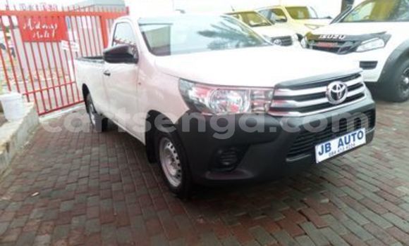Buy Used Toyota Hilux White Car in Ngwenya in Hhohho Buy Used Toyota Hilux White Car in Ngwenya in Hhohho