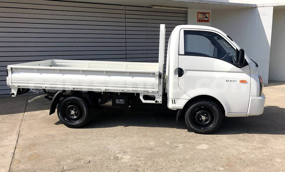 Nunua Ilio tumika Hyundai H1 White Gari ndani ya Manzini nchini Manzini Nunua Ilio tumika Hyundai H1 White Gari ndani ya Manzini nchini Manzini
