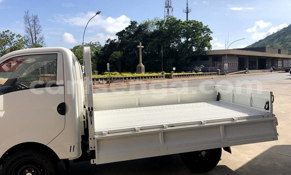 Nunua Ilio tumika Hyundai H1 White Gari ndani ya Manzini nchini Manzini Nunua Ilio tumika Hyundai H1 White Gari ndani ya Manzini nchini Manzini