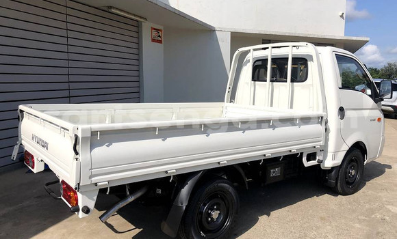 Nunua Ilio tumika Hyundai H1 White Gari ndani ya Manzini nchini Manzini Nunua Ilio tumika Hyundai H1 White Gari ndani ya Manzini nchini Manzini