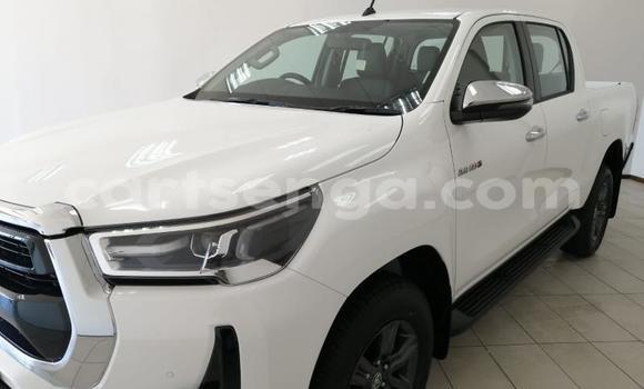 Nunua Ilio tumika Toyota Hilux White Gari ndani ya Manzini nchini Manzini
