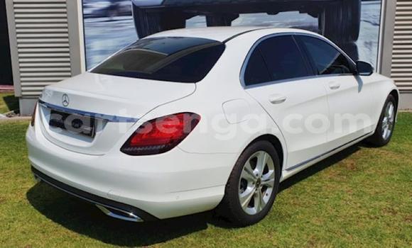 Nunua Ilio tumika Mercedes‒Benz C–Class White Gari ndani ya Manzini nchini Manzini Nunua Ilio tumika Mercedes‒Benz C–Class White Gari ndani ya Manzini nchini Manzini